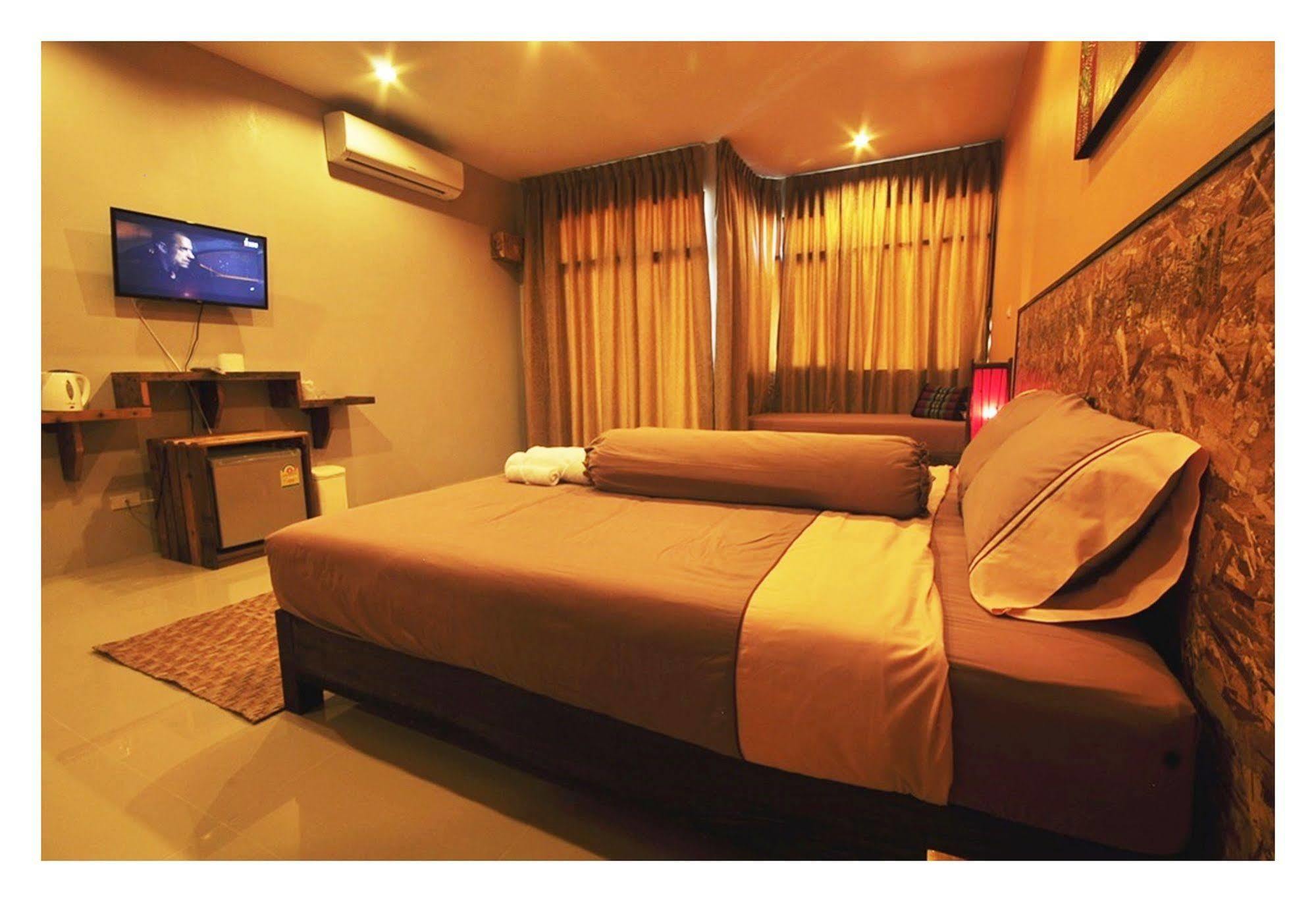 เดอะ เบดรูม - ในหาน บีช Hotel Nai Harn ภายนอก รูปภาพ